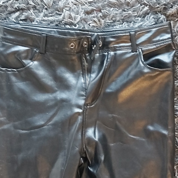 Black faux leather pants - Picture 2 of 3